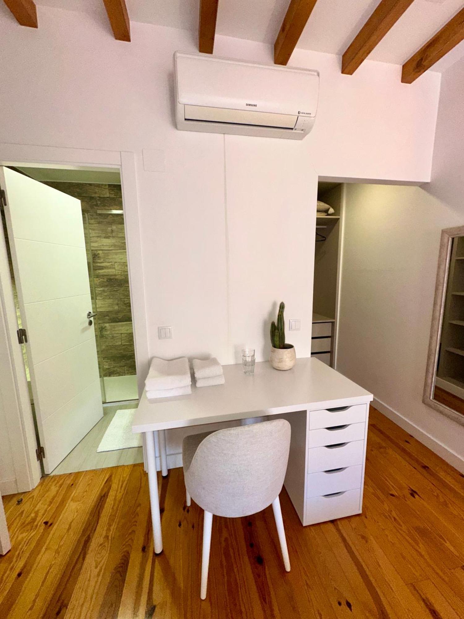 Modern Apartment *
