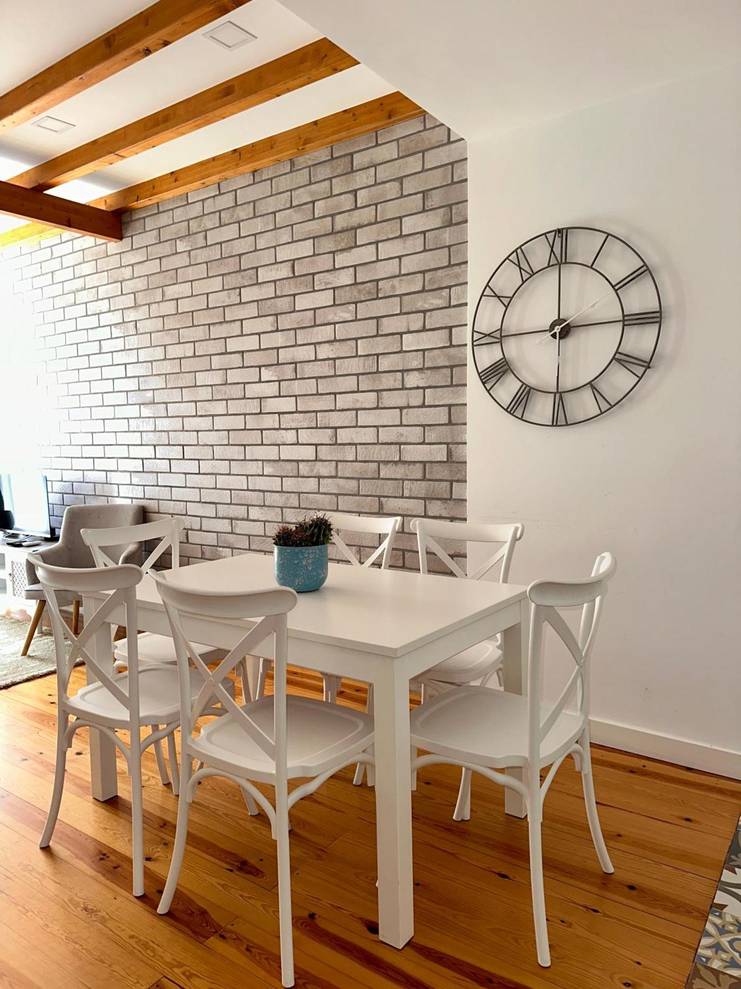 Modern Apartment *